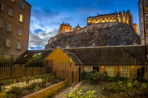 Castle view&Grassmarket studio flat with Luxury bathroom, Edimburgo