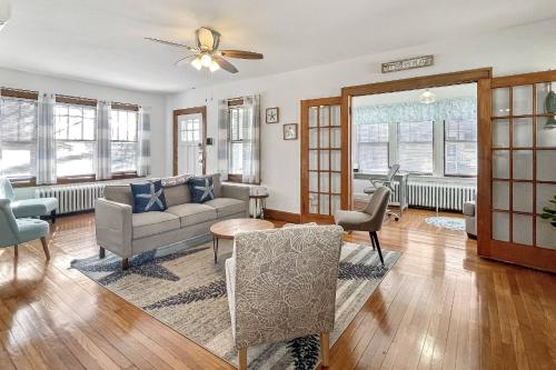 Grove Place Beach Bungalow in West Haven (CT)