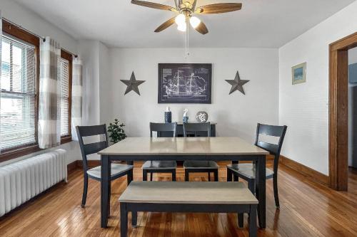 Grove Place Beach Bungalow in West Haven (CT)