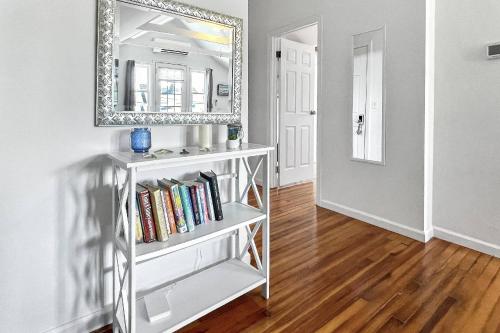Grove Place Beach Bungalow in West Haven (CT)