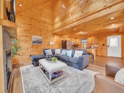 Bear Hug Hideaway cabin in Pigeon Forge, USA