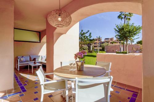 Hacienda del Sol - Beachside Apartment by Finest Rentals