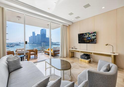 Daniels Sea View 2BR at Five Palm Jumeirah, Dubai