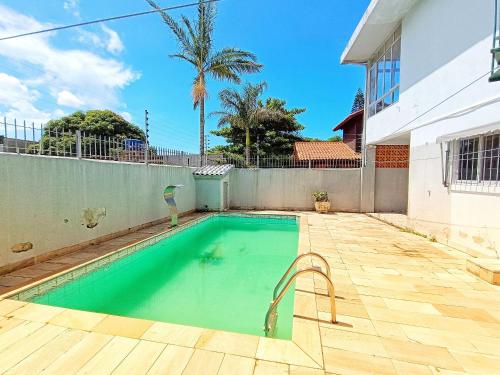 Piscina, churrasq, ar cond. casa/400m mar - ALE90