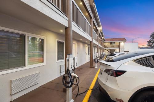 Bayhill Inn - image 10