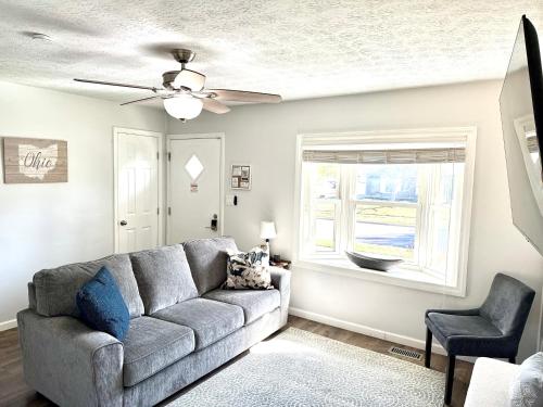 Private Ranch - Entire Home - 3 Bed Room - Hot Tub - King Bed - Fenced Yard - Pets & Kids Welcome - Game Shed - Free WiFi, Columbus (Foto 3)