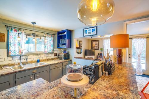 The I House Interlochen Home with Sauna, Fireplace in Interlochen, USA