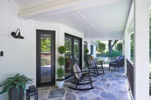 Spacious property with Pool and walkable to downtown in Pinehurst