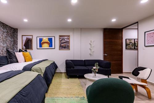 Stylish Roma Sur Home with Rooftop Lounge & BBQ - image 3