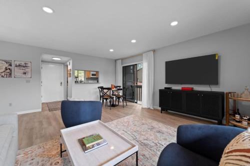 Pinehurst Lakeview 2BR with pool in 派恩赫斯特