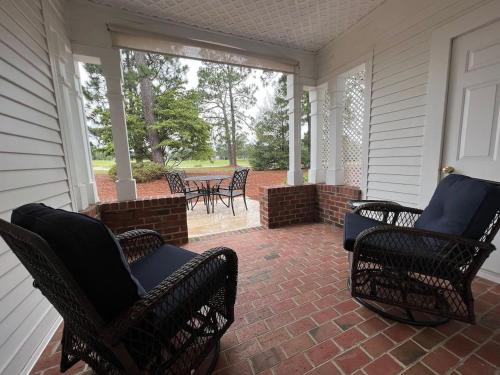 Golf Front Longleaf Condo2BR 2BA in เซาเทิร์นไพน์ส (NC)