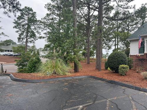 Golf Front Longleaf Condo2BR 2BA in เซาเทิร์นไพน์ส (NC)