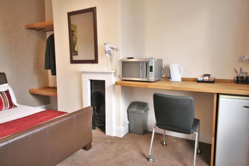 Central Hotel Cheltenham by Roomsbooked - image 9