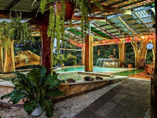 สระว่ายน้ำ, Arenal Xilopalo Room in ลา ฟอร์ตูนา