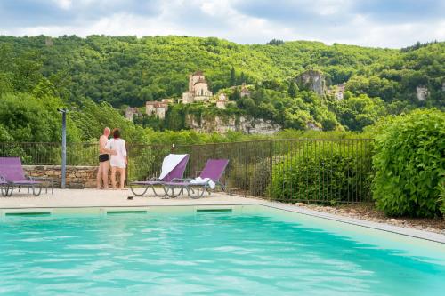 Peldbaseins, Hotel le Saint Cirq in Saint-Gery