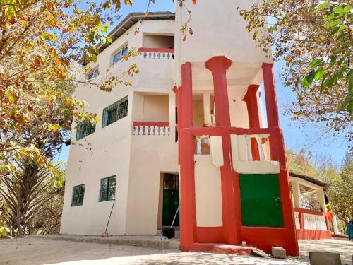 Kuba Lodge in Gunjur