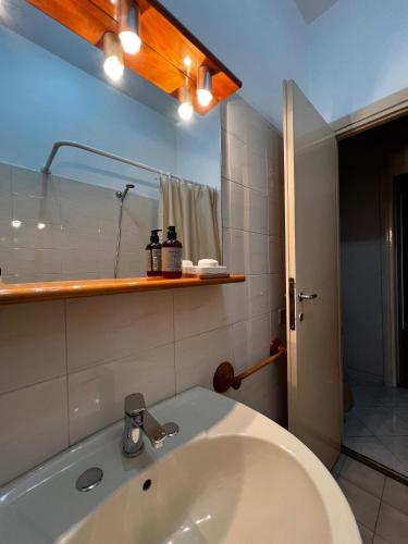 Cozy Art Home - Rome, Cervialto, Rzym (zdjęcie 10)