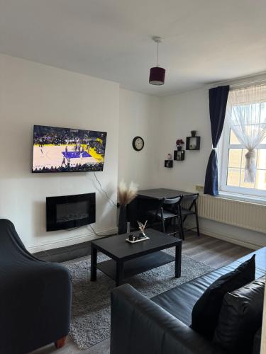 Modern flat overlooking Shoreditch