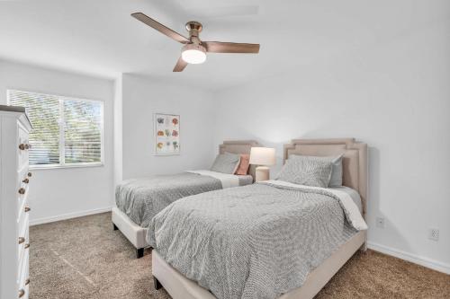 Gorgeous Lake View & Brand New Furnishings