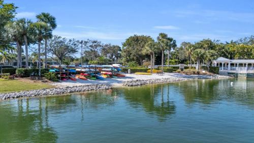 Gorgeous Lake View & Brand New Furnishings