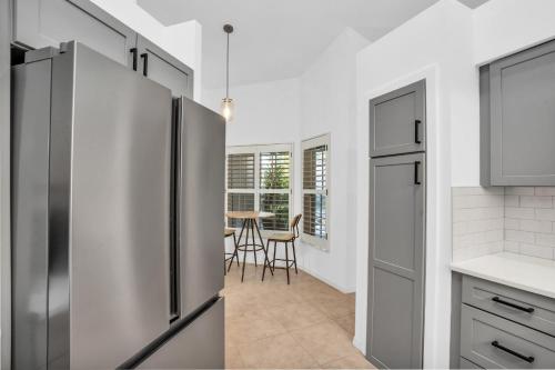 Charming Home With Large Lanai in Lakeside of Naples