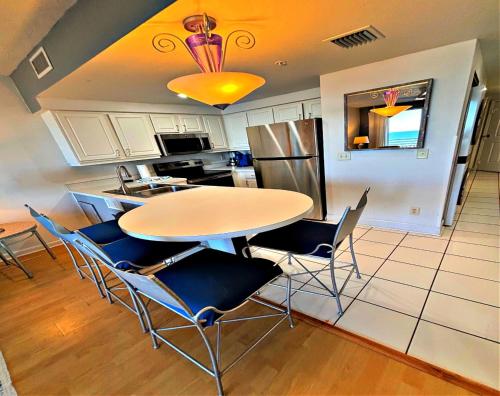Vacation in Comfort and luxury - 1 BR Direct Oceanfront - Wyndham Ocean Walk Resort 1007 thumb 2