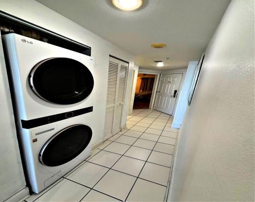 Vacation in Comfort and luxury - 1 BR Direct Oceanfront - Wyndham Ocean Walk Resort 1007 thumb 4