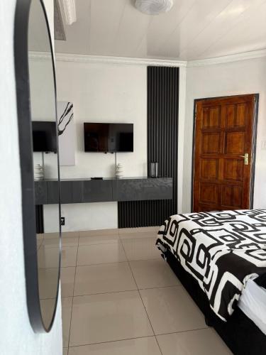 Studios at Monarch Inn