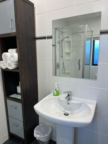 Waterfront studio unit near Auckland Airport, Auckland (Foto 6)