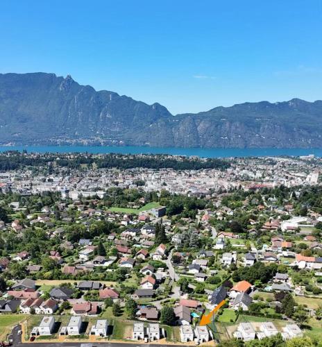 Vaade, VILLA VUE LAC -3 chambres jardin-proche du lac et du Centre-ville , 2 places parking in Mouxy