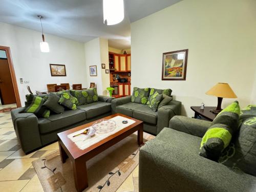 Square inn 11, Tirana