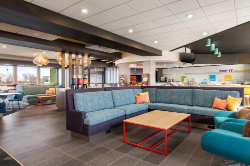 Tru by Hilton Oshkosh - image 7