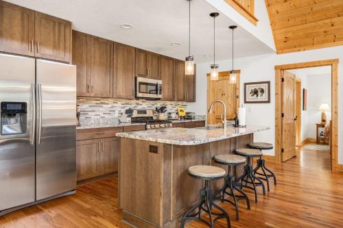 Konyha, Serenade Shores by Carolina Mornings in Etowah (NC)