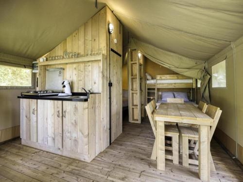 Konyha, Comet Glamping Tent, Ardennes in Signy-l'Abbaye