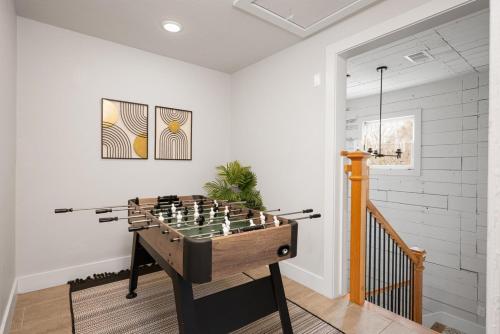Galveston Coastal Retreat Foosball, Hot Tub and Shared Fun