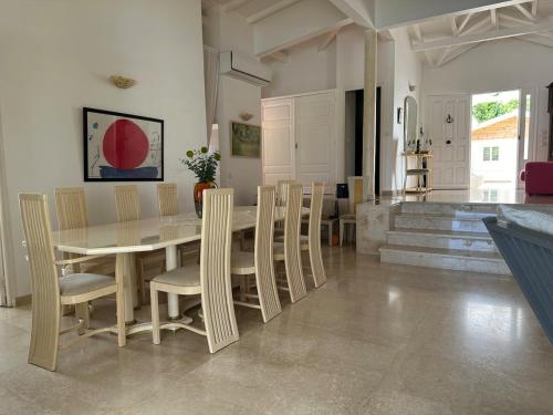 Villa Beverly luxe 5 beaches 10 mns from home in มาเร่ เกลลาร์ด