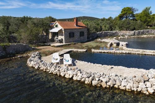 pludmale, Secluded fisherman's cottage Cove Ladjin - Landjin, Pasman - 24044 in Zaglav