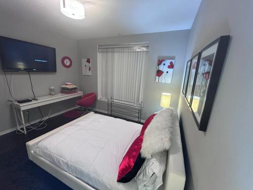 Cozy private room and bathroom in prime location with rooftop views 30 day stays or more, Los Angeles (fotografie 6)