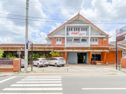 Pintu masuk, Hotel Maerakaca Tugu Yogyakarta Mitra RedDoorz in Yogyakarta