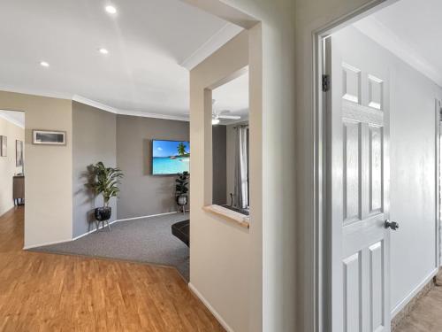 Our Haven: 4-Bed Escape Near Beach & Mogo Trails