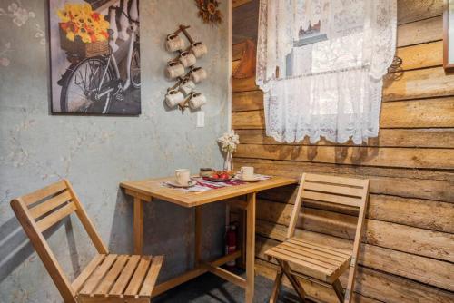 Rustic Cozy Cabin with hot tub in Bragg Creek (AB)