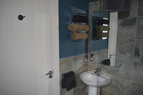 Round Tower Hotel - image 12