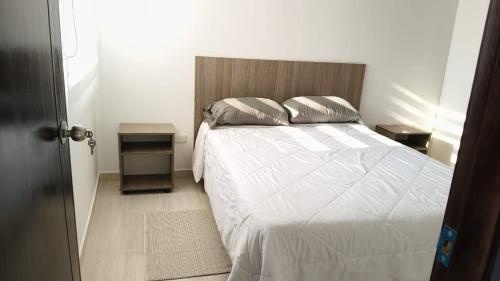 Apartamento 3 habitaciones 2 banos Portal de los cambulos via Panamericana in Universitaria