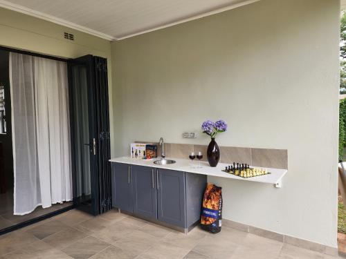 Entire Villa with Pool Vic Falls - image 4