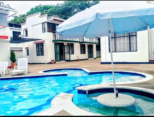 Casa campestre con piscina y jacuzzi en Melgar