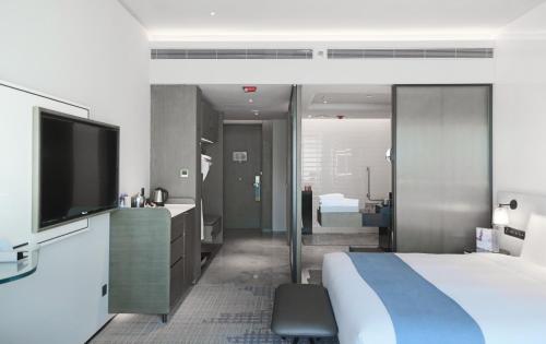 room detail thumbnail 2