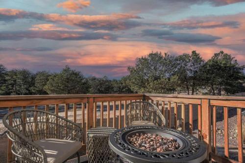 Lindenmere Estate! Chic Villa w Game Loft & BBQ in Woodmoor (CO)
