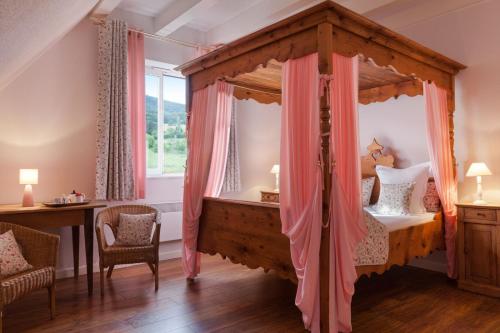 1 double bed, 2 twin beds