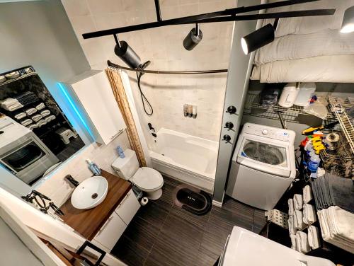 Shower, The Modern Stays near Kazumi Sushi Lounge