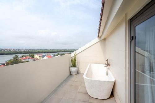660811597 Wyndham Garden Hoi An Cua Dai Beach
